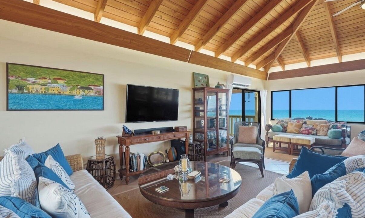Photo of Livingroom in Estate Rust Up Twist
