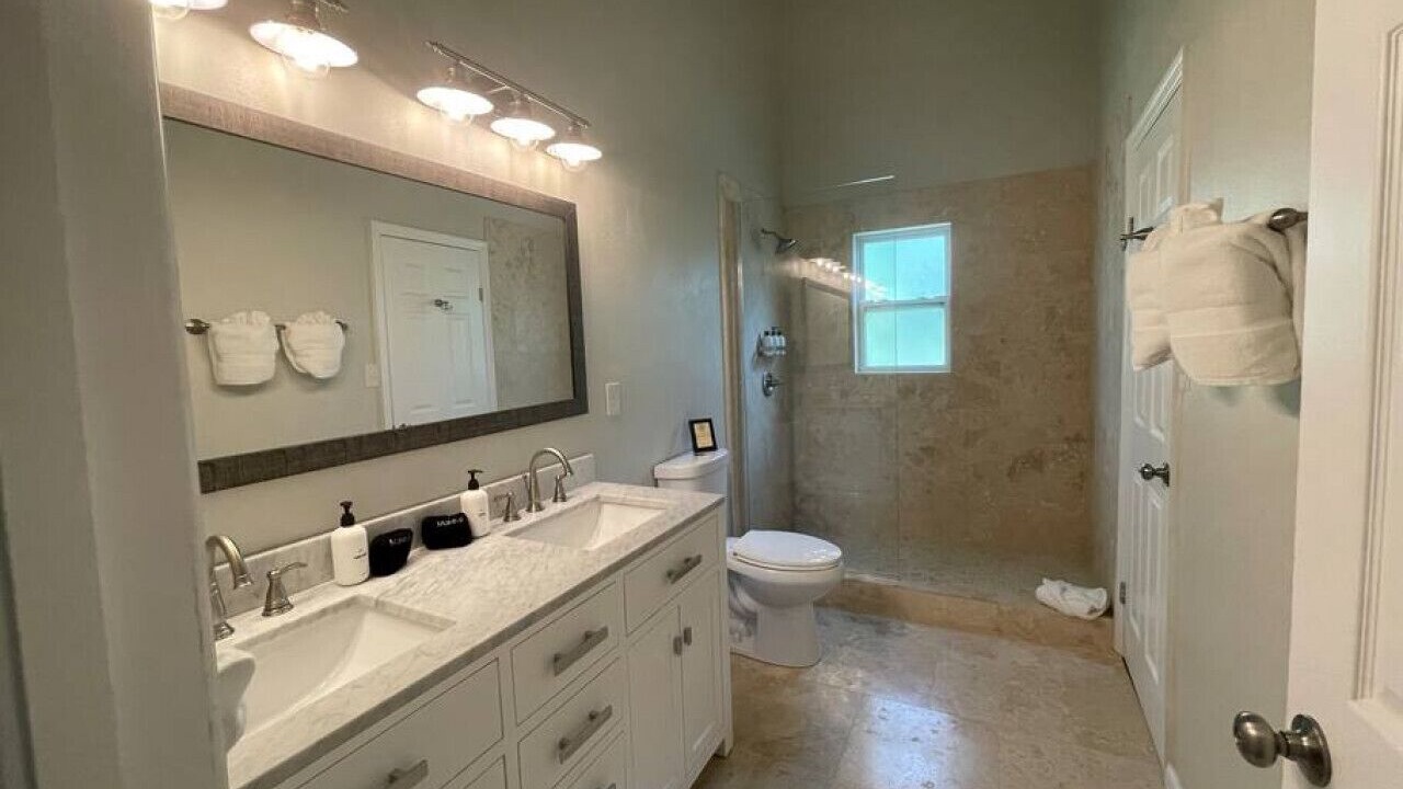 Photo of Bathroom in Estate Hull