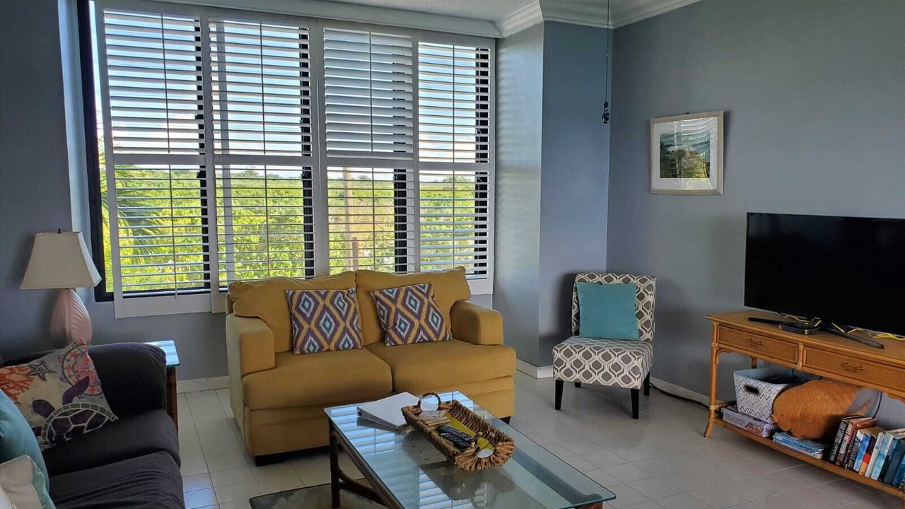Photo of Livingroom in Estate Two Brothers