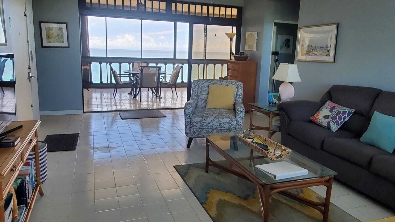 Photo of Livingroom in Estate Two Brothers