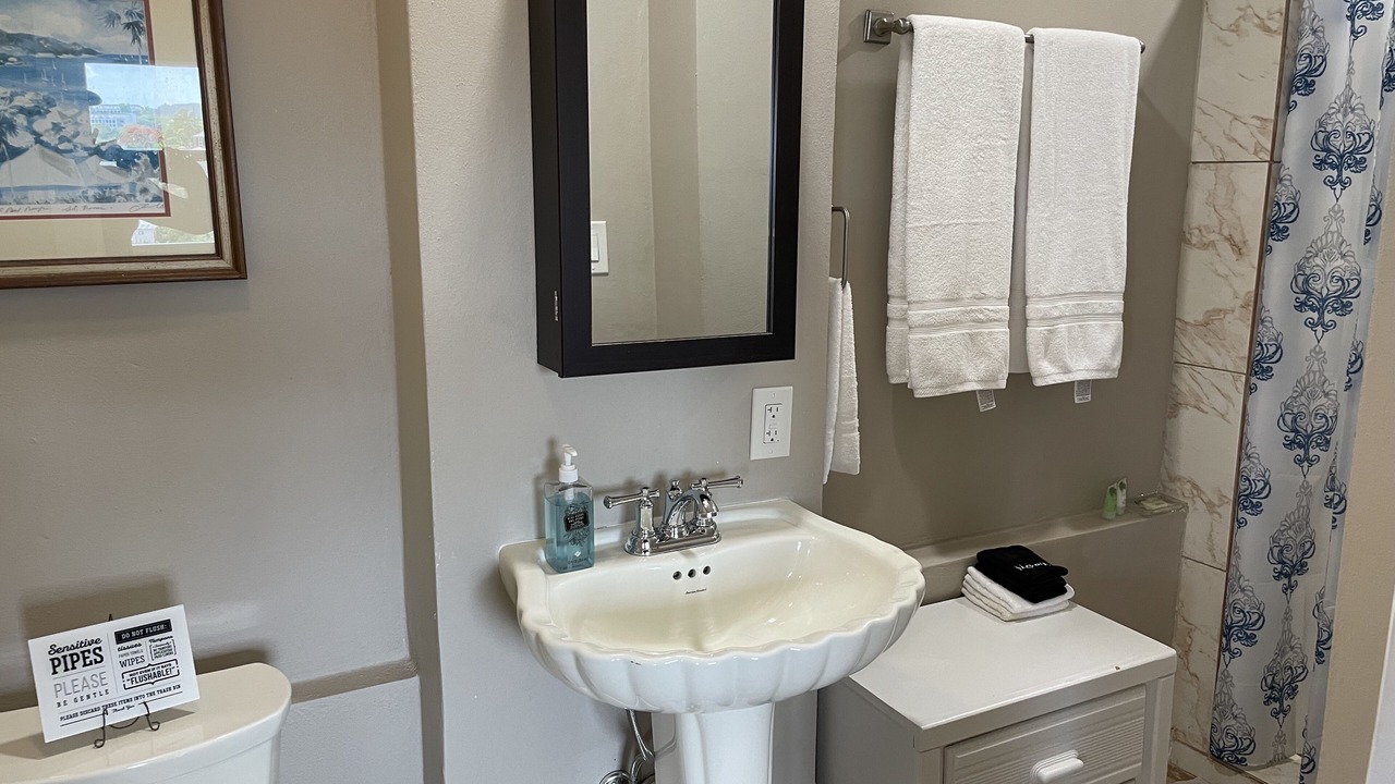 Photo of Bathroom in Estate Queens Quarter