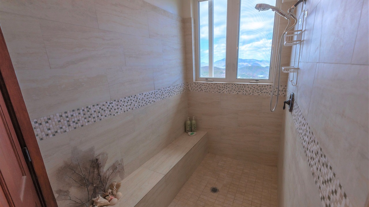 Photo of Bathroom in Estate Carolina