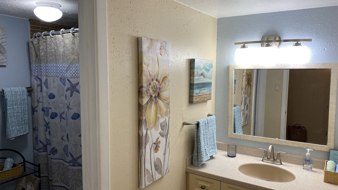 Photo of Bathroom in Estate Golden Rock
