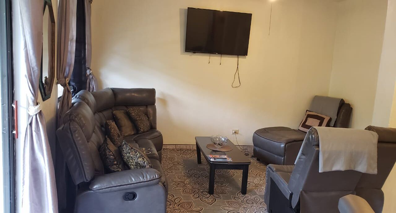 Photo of Livingroom in Estate Frenchman Bay
