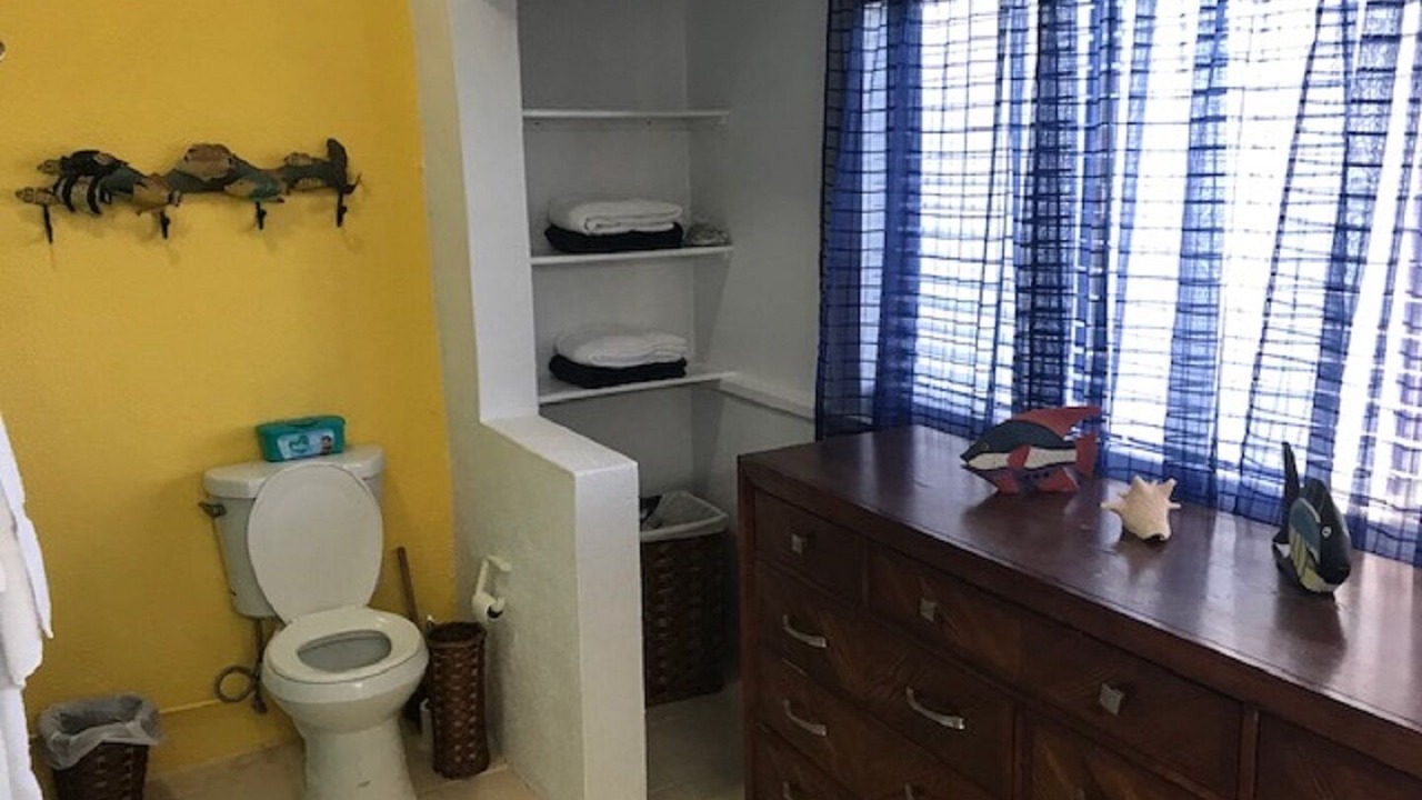 Photo of Bathroom in Estate Golden Rock