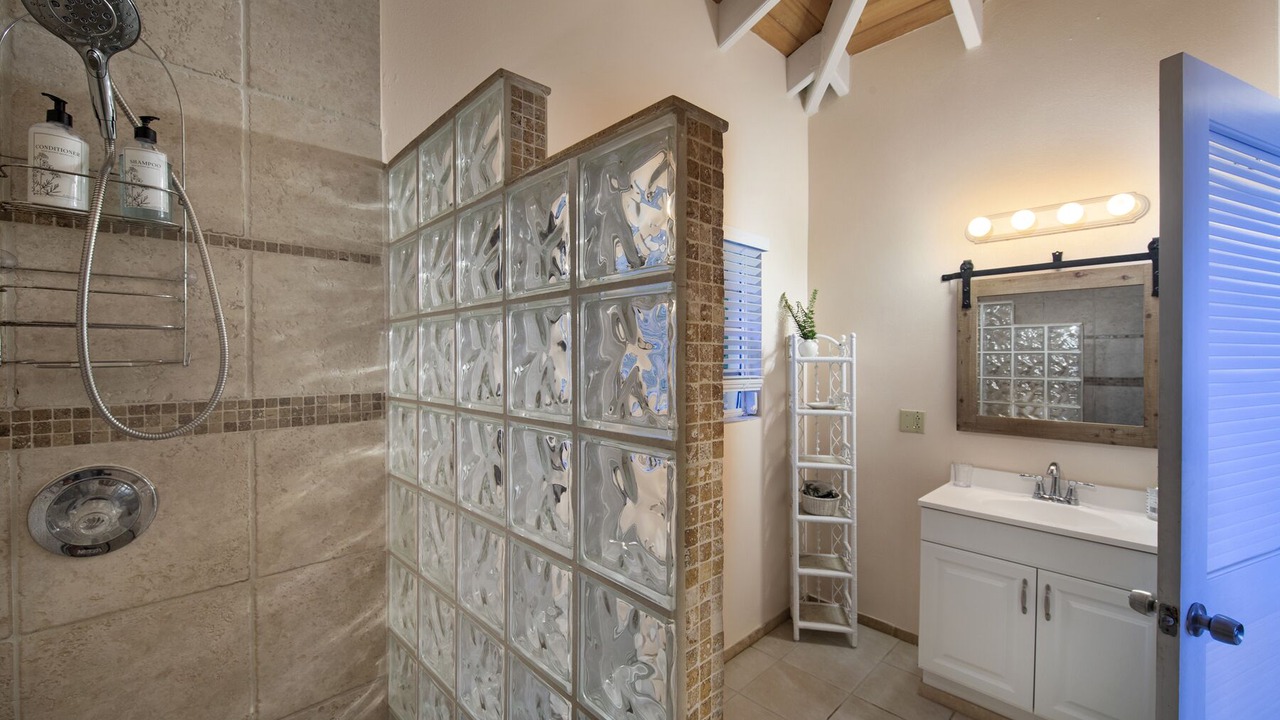 Photo of Bathroom in Estate Carolina