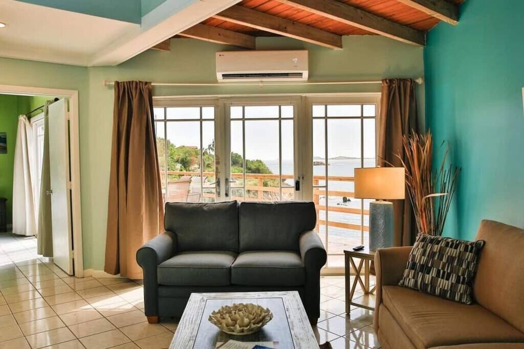 Photo of Livingroom in Estate Frenchman Bay