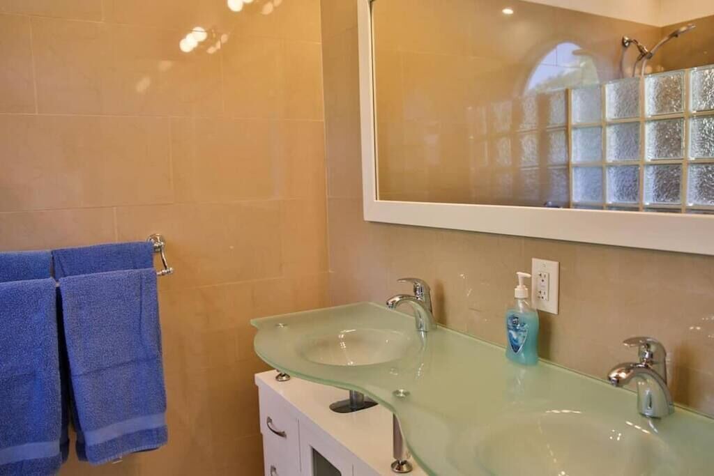 Photo of Bathroom in Estate Frenchman Bay