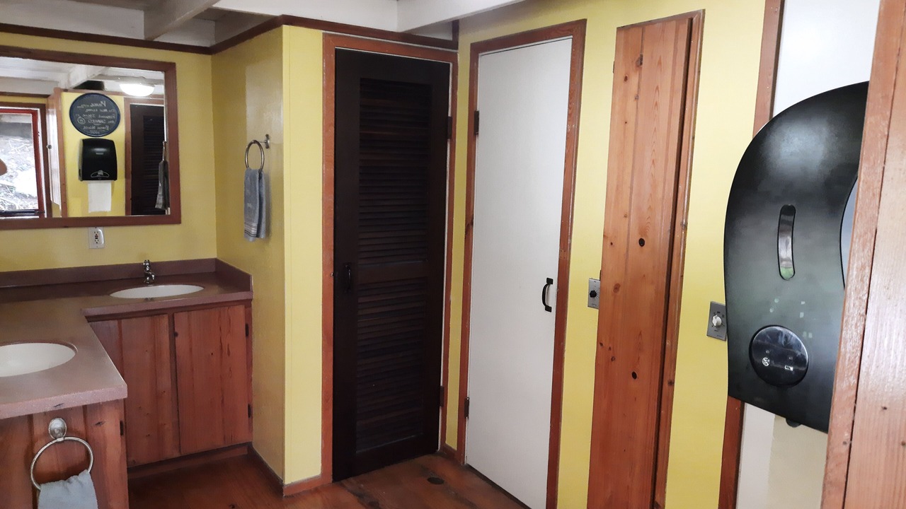 Photo of Bathroom in Estate Western Water Island