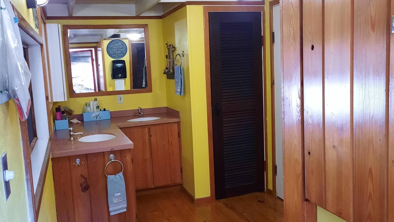 Photo of Bathroom in Estate Western Water Island