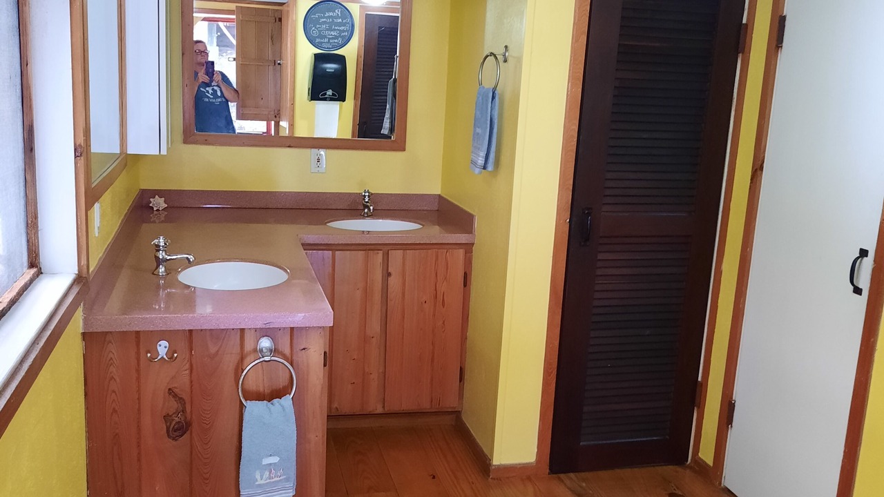 Photo of Bathroom in Estate Western Water Island