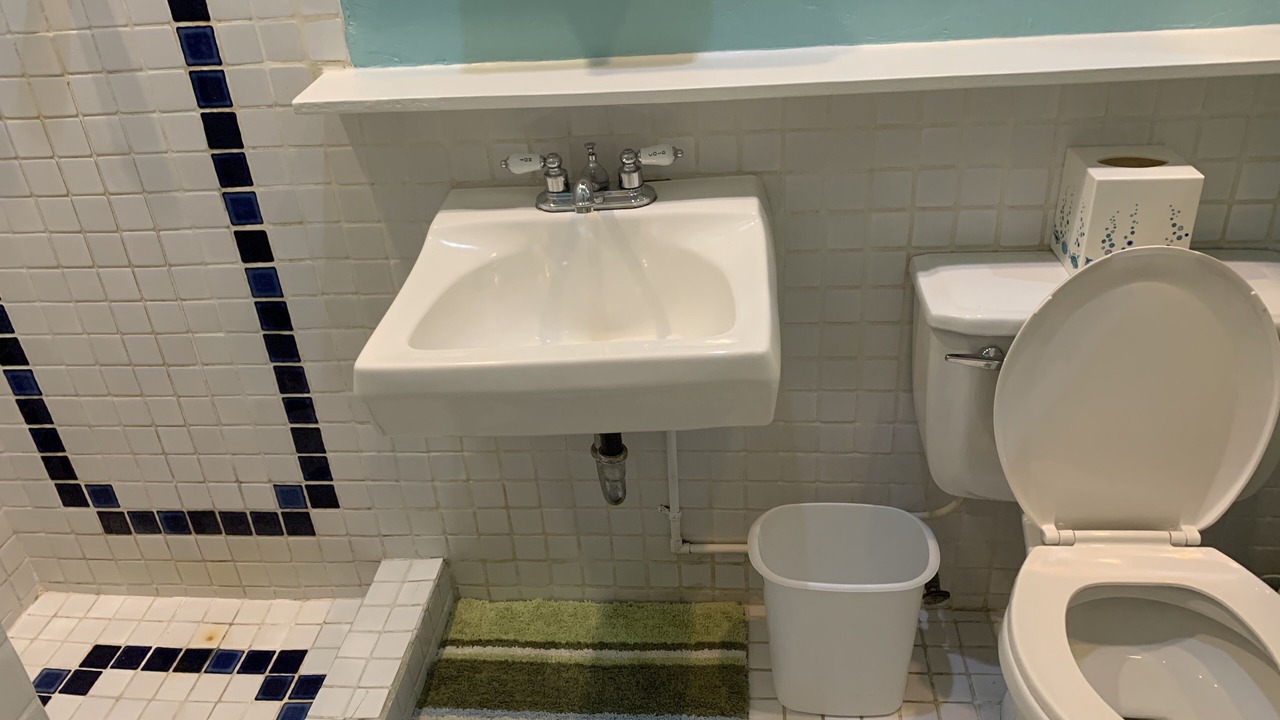 Photo of Bathroom in Estate Queens Quarter