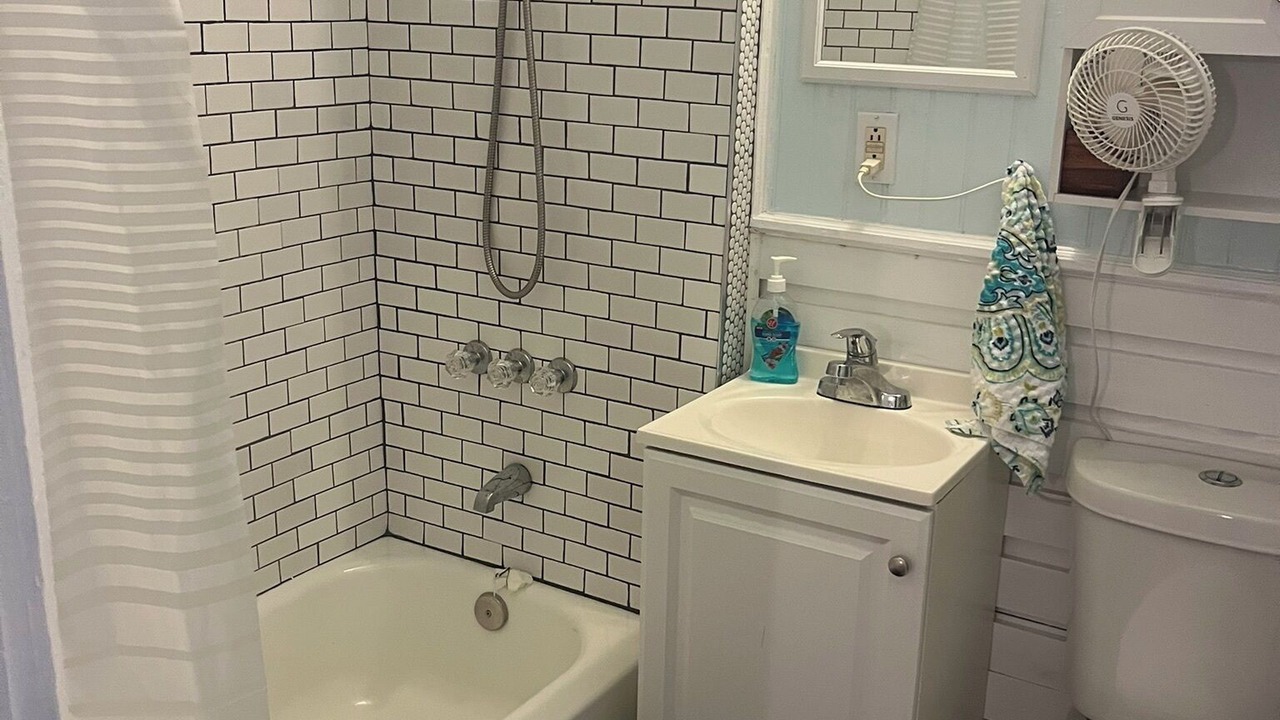 Photo of Bathroom in Estate East Street
