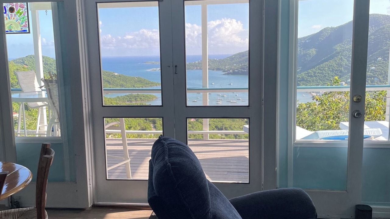 Photo of Livingroom in Ajax Peak