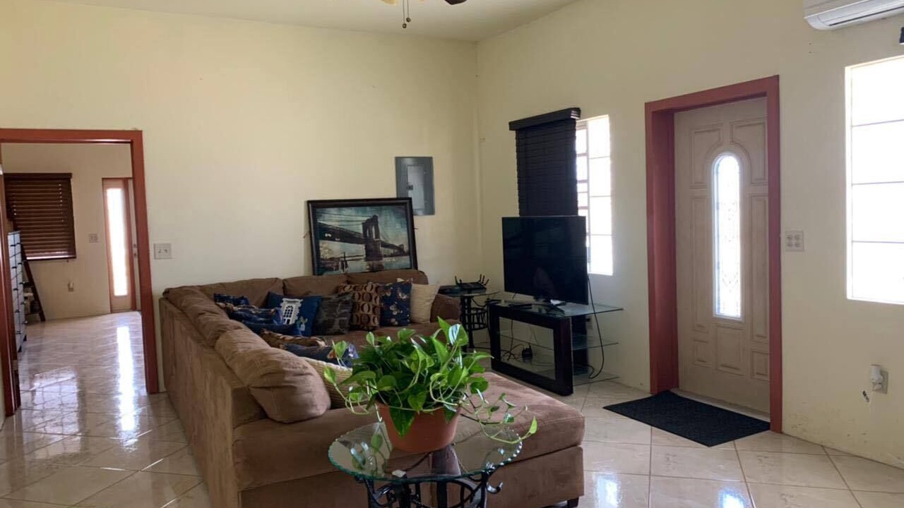 Photo of Livingroom in Estate Strawberry Hill
