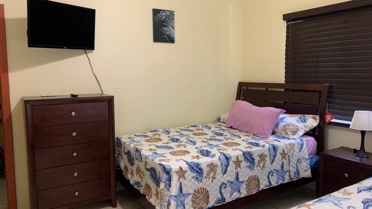 Photo of Bedroom in Estate Strawberry Hill