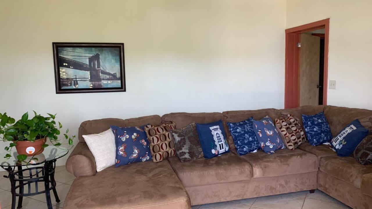Photo of Livingroom in Estate Strawberry Hill