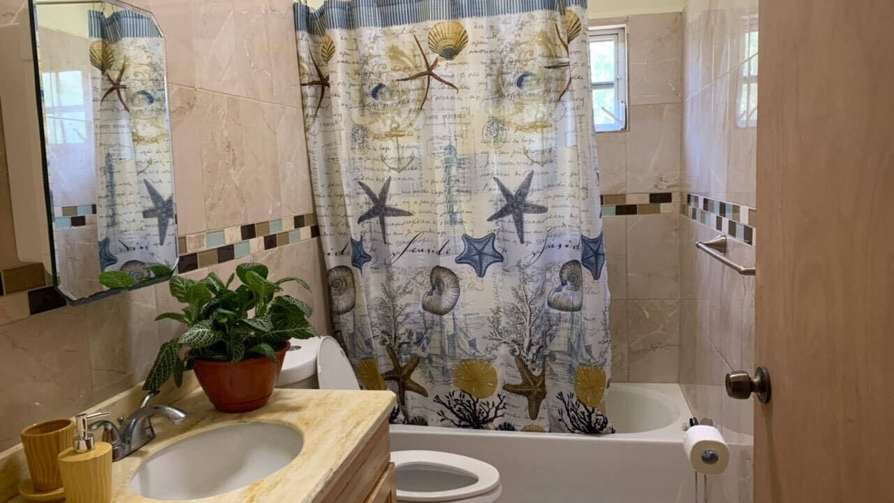 Photo of Bathroom in Estate Strawberry Hill
