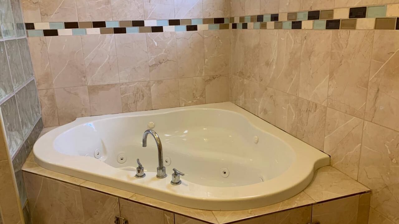 Photo of Bathroom in Estate Strawberry Hill