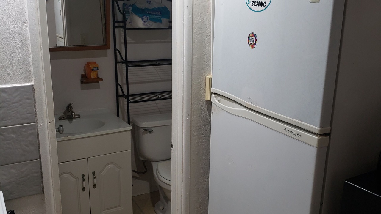 Photo of Bathroom in Estate East Street