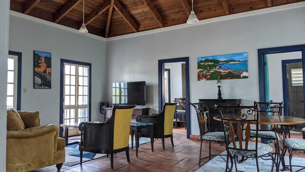Photo of Livingroom in Estate Frenchman Bay