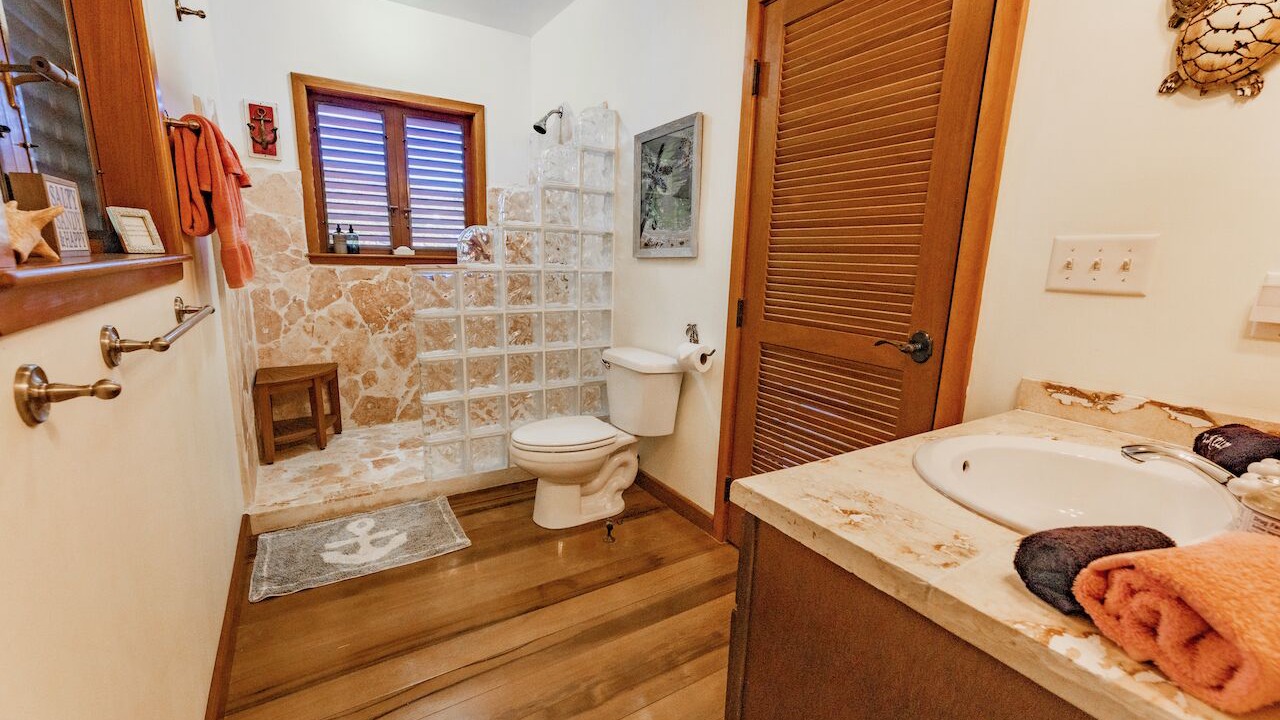 Photo of Bathroom in Estate Little Plantation