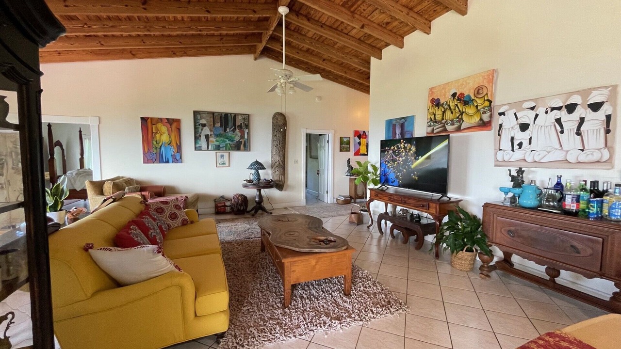 Photo of Livingroom in Estate Hull