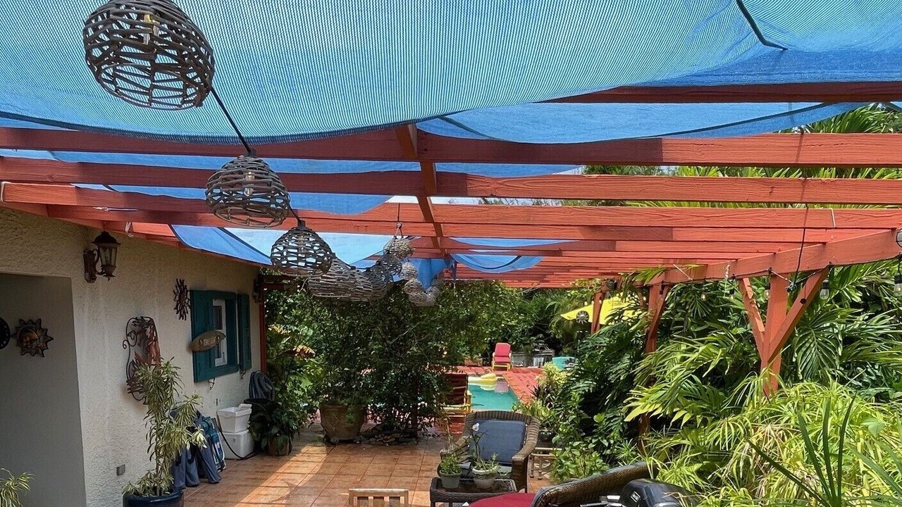 Photo of Outdoor in Estate Hull