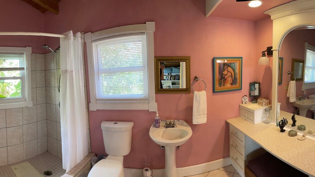 Photo of Bathroom in Estate Hull