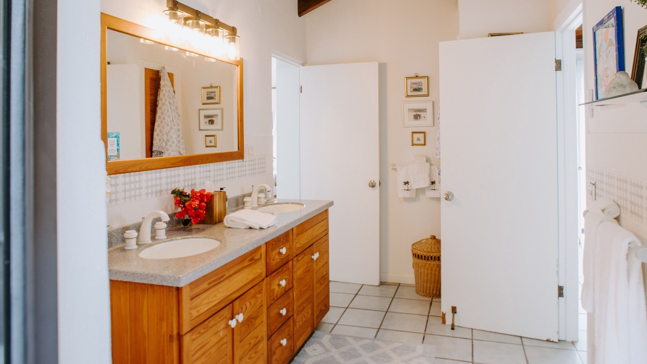 Photo of Bathroom in Hart Bay