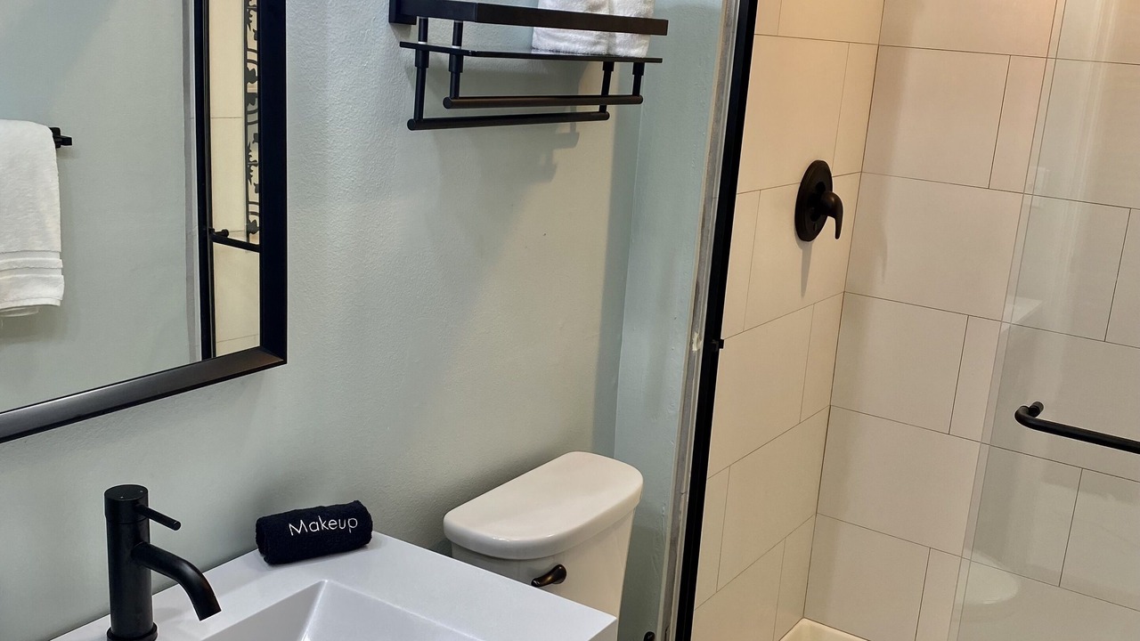 Photo of Bathroom in Estate Golden Rock
