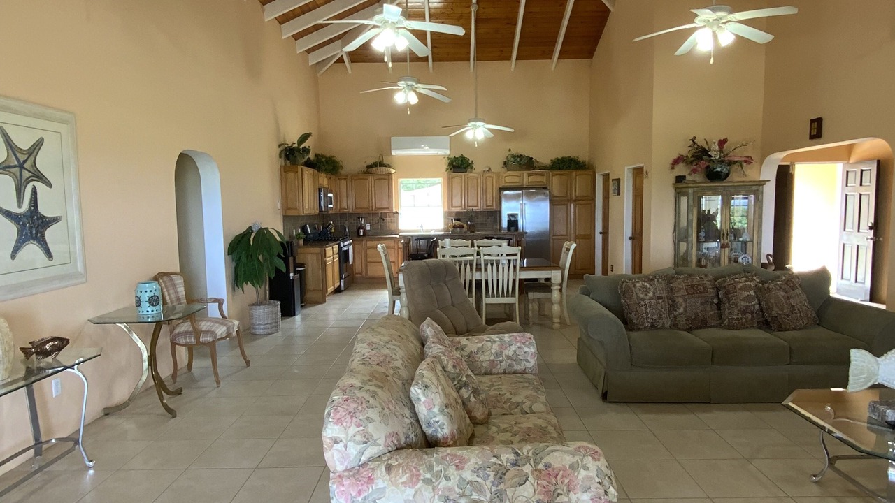 Photo of Livingroom in Estate Prosperity West