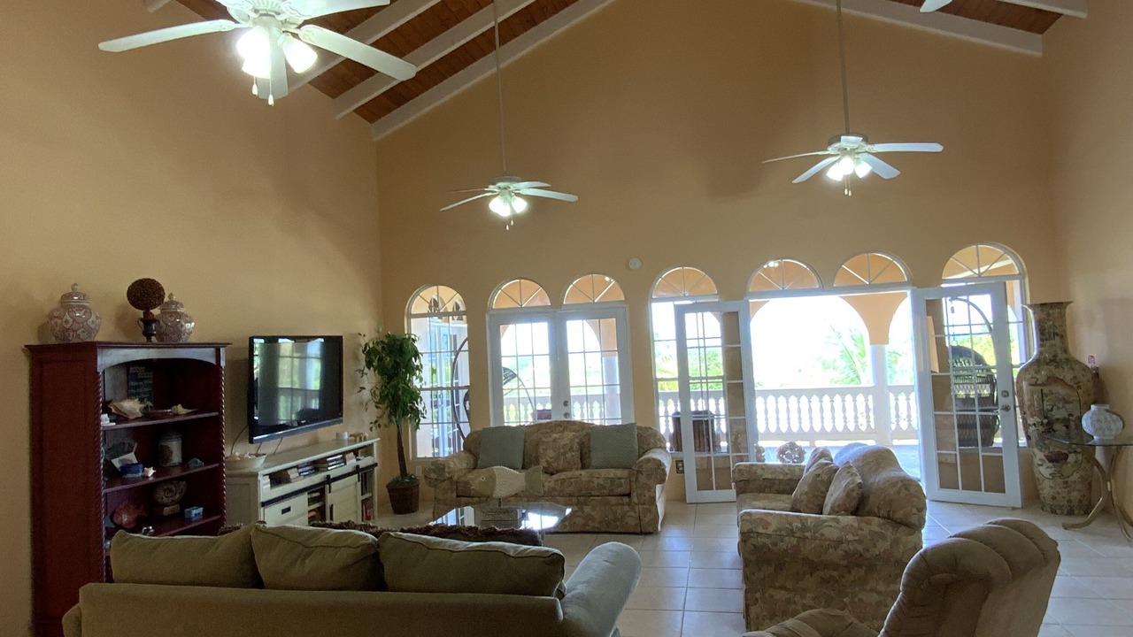 Photo of Livingroom in Estate Prosperity West