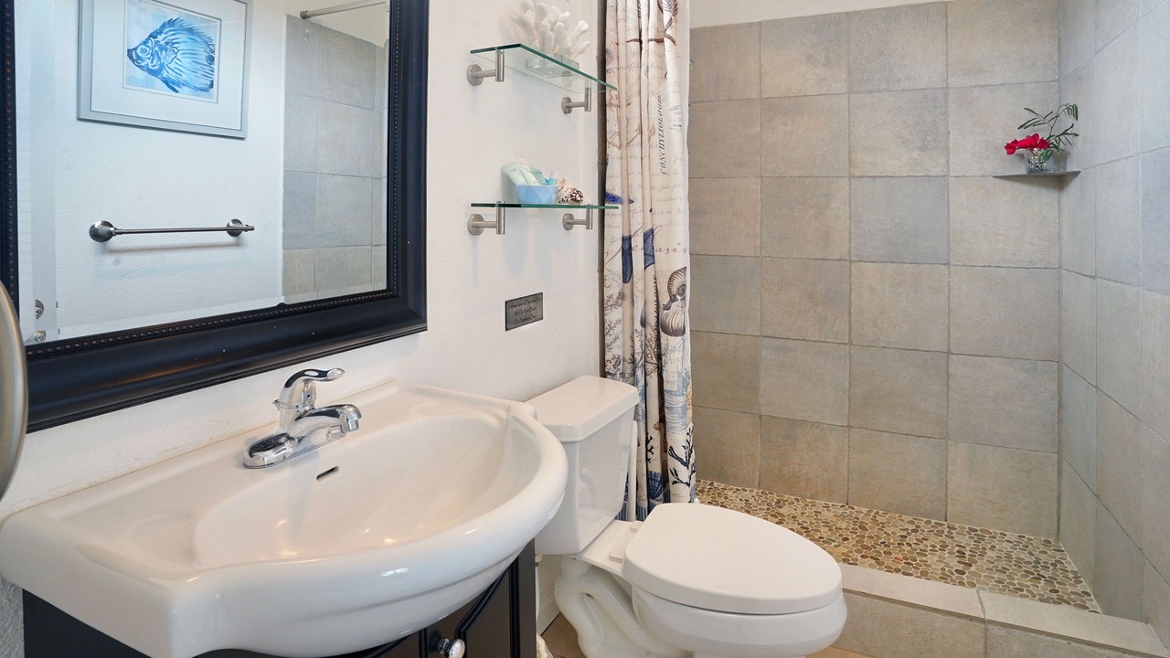 Photo of Bathroom in Estate Frenchman Bay
