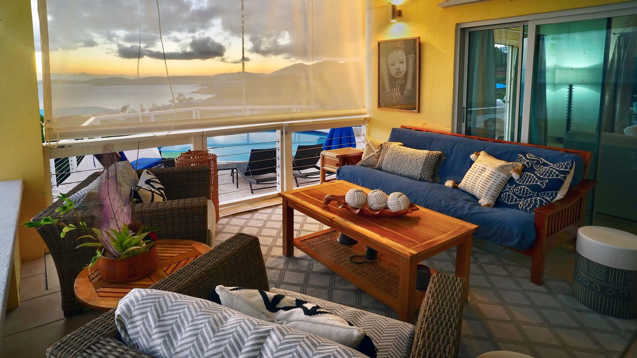 Photo of Livingroom in Estate Frenchman Bay