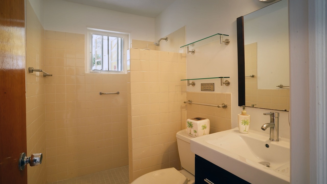 Photo of Bathroom in Estate Frenchman Bay
