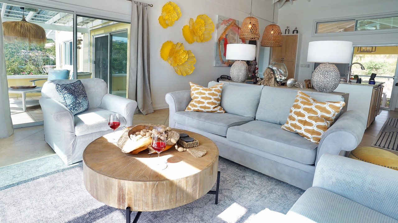 Photo of Livingroom in Estate Frenchman Bay