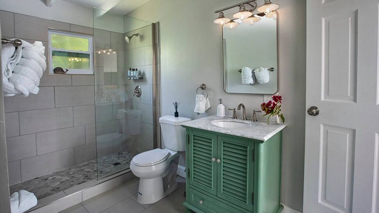 Photo of Bathroom in Estate Hull