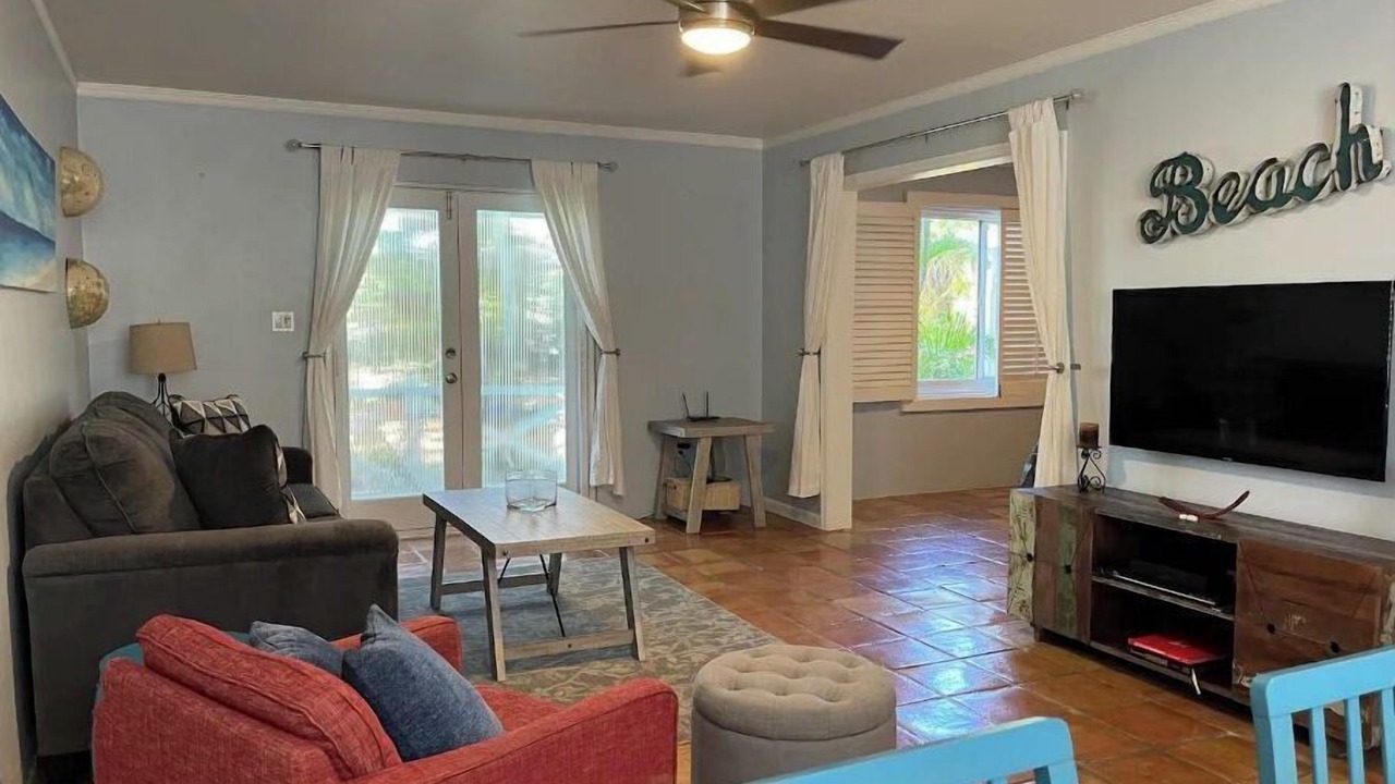 Photo of Livingroom in Chenay Bay
