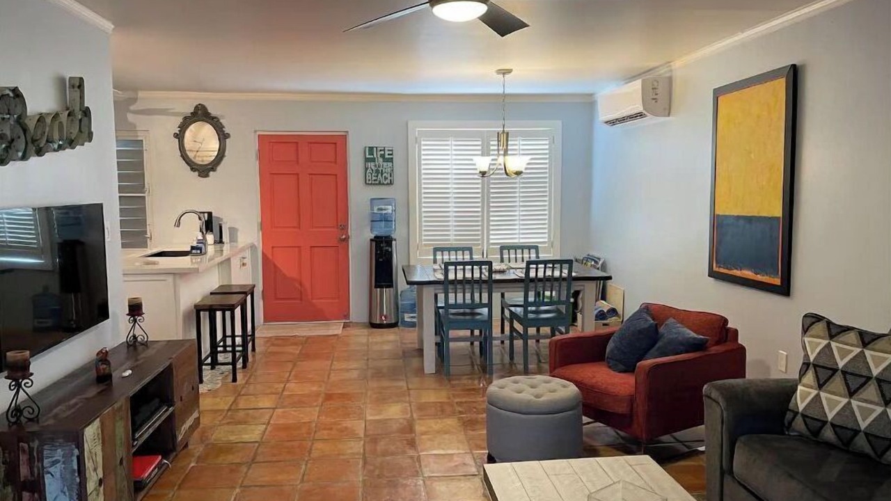 Photo of Livingroom in Chenay Bay