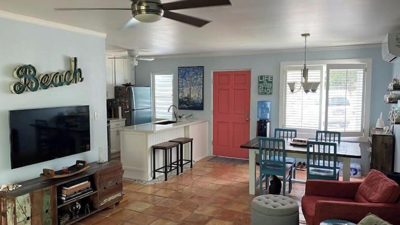 Photo of Livingroom in Chenay Bay