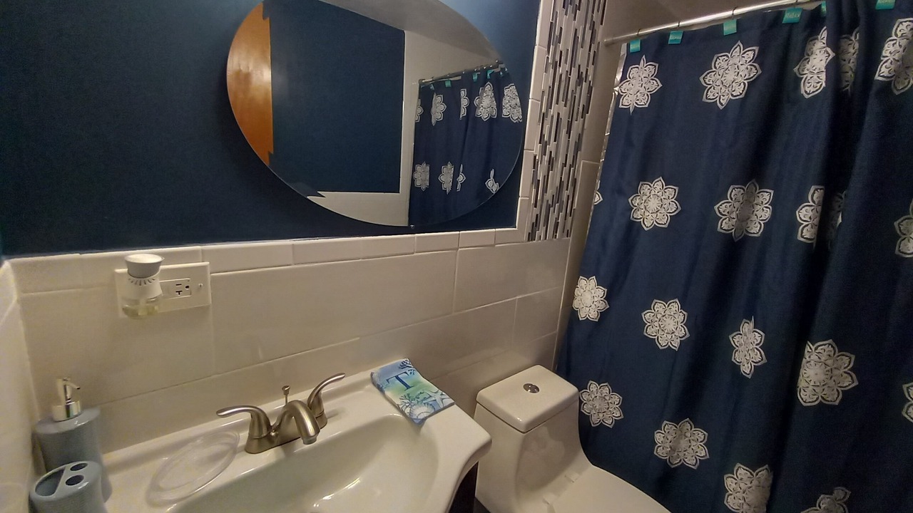 Photo of Bathroom in Estate Crown and Hawk