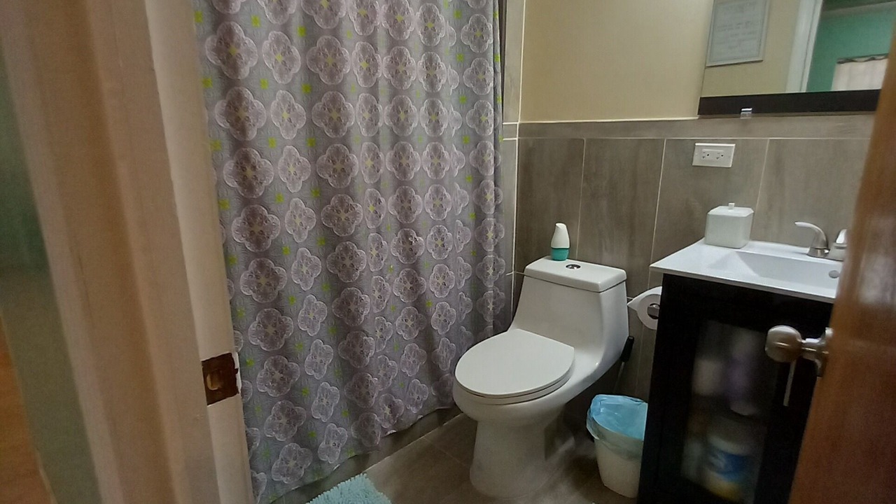 Photo of Bathroom in Estate Crown and Hawk