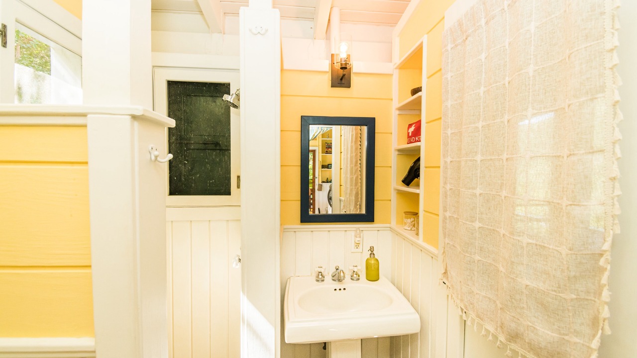 Photo of Bathroom in Estate Mandal