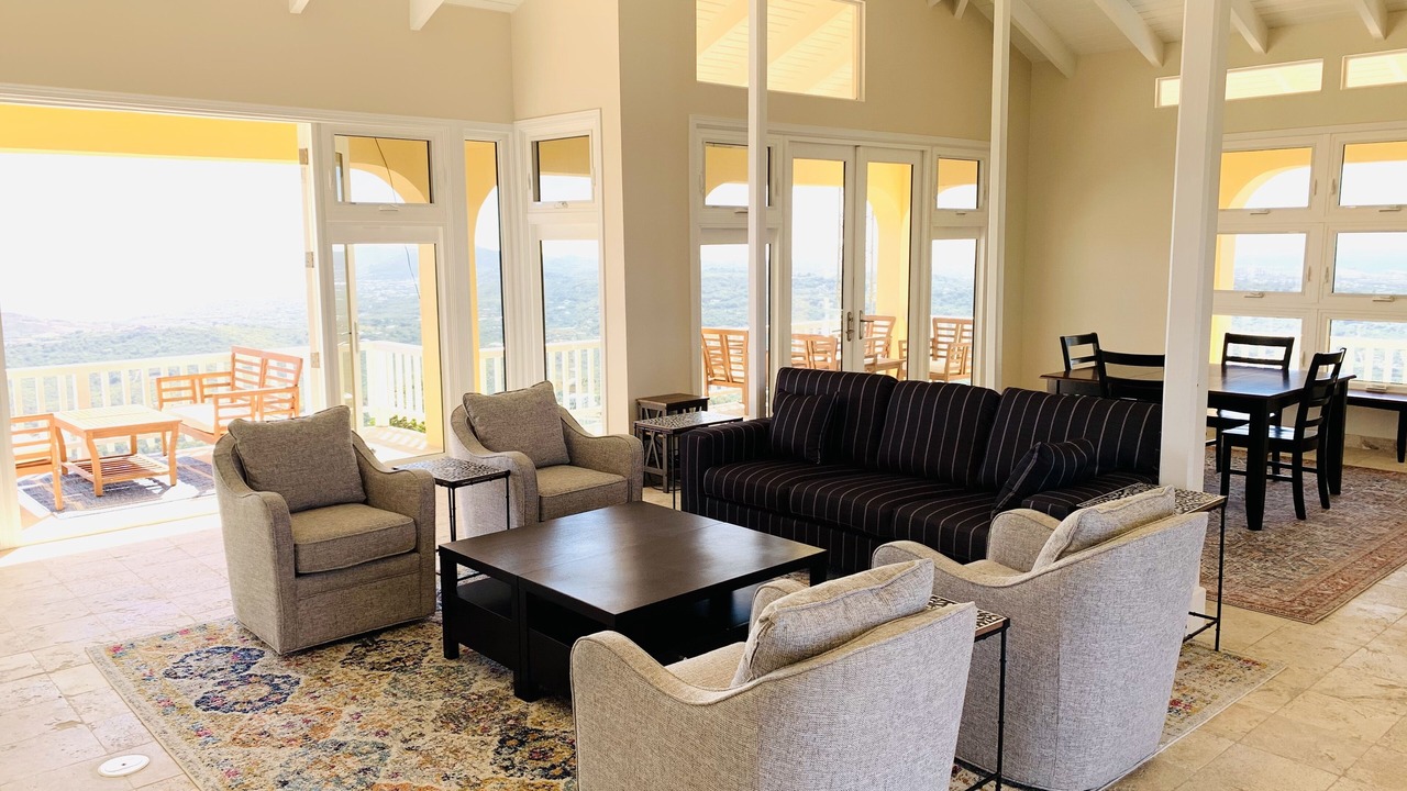 Photo of Livingroom in Estate Clairmont
