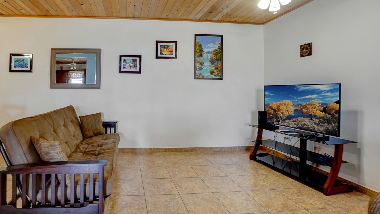 Photo of Livingroom in Estate Barren Spot 2