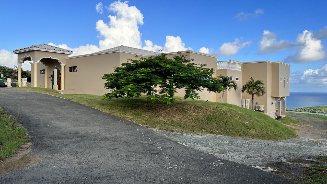 Photo of Outdoor in Estate Saint Peters