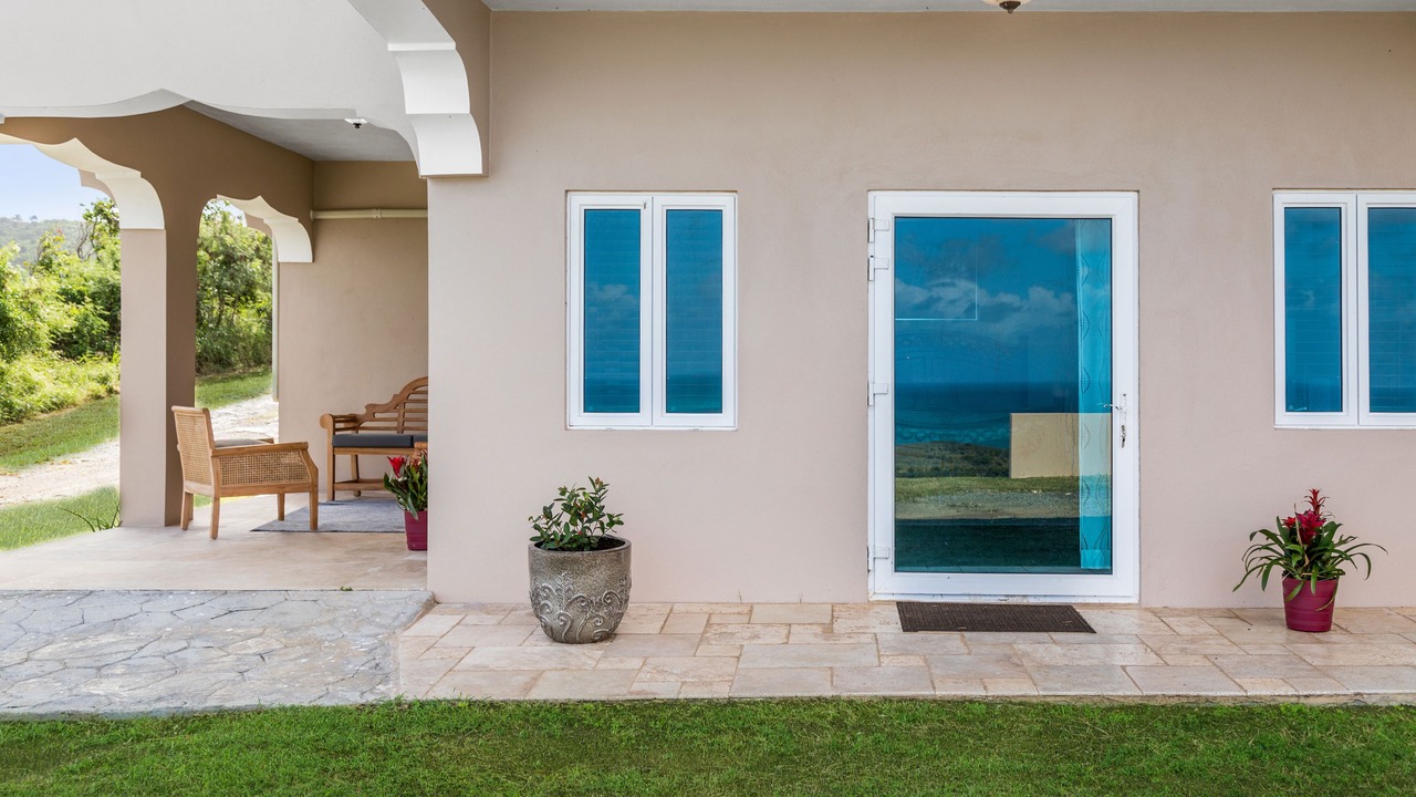 Photo of Outdoor in Estate Saint Peters