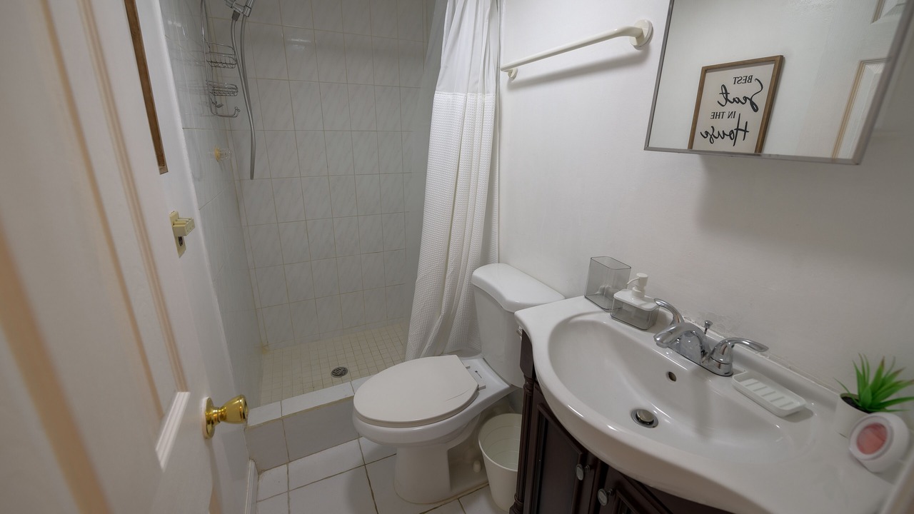 Photo of Bathroom in Estate Mount Pleasant West