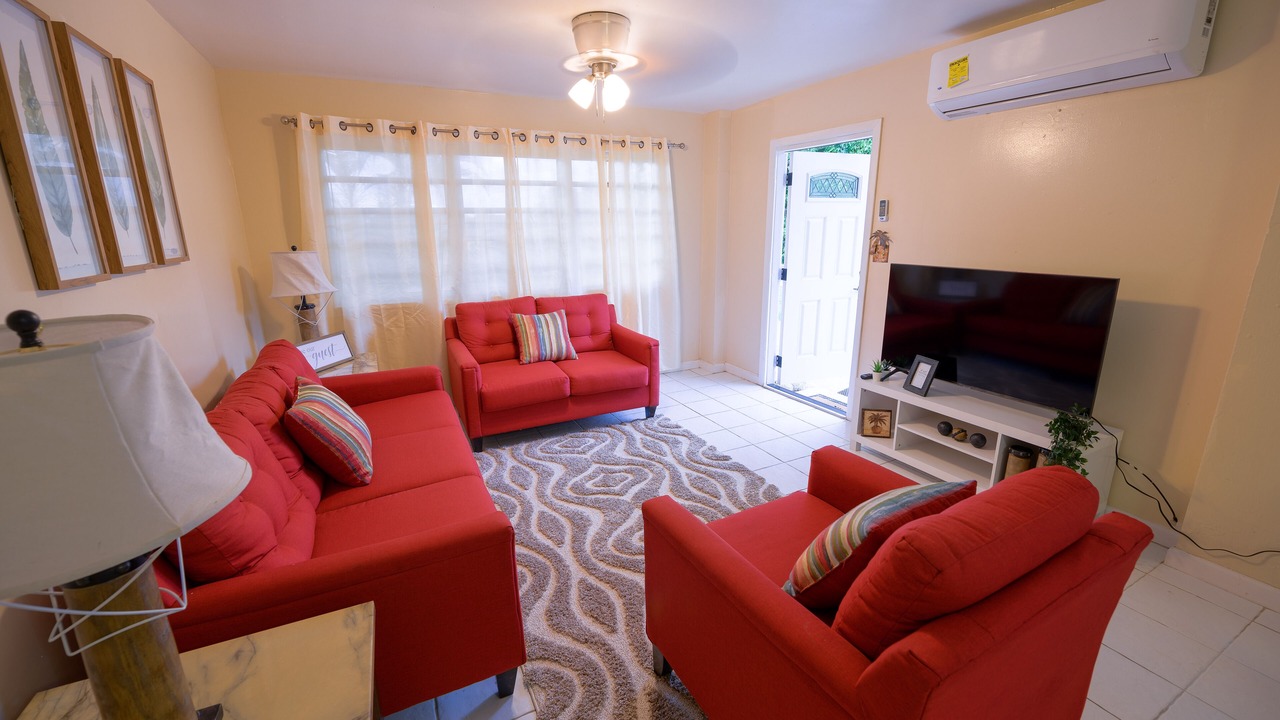 Photo of Livingroom in Estate Mount Pleasant West